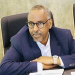 Madaxweyne Xasan Sheekh oo ceyriyey Cabdirisaaq Maxamed Cumar oo ahaa wasiirkii Batroolka & ….